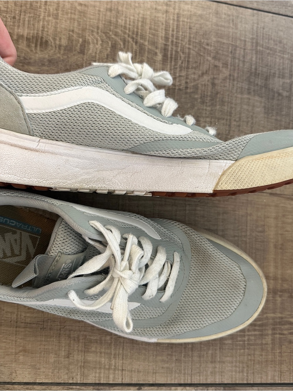 Vans Low-Top Sneakers in Light Gray and White